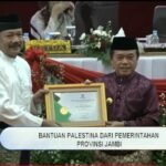 al haris terima penghargaan dari baznas