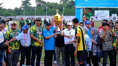 abdullah sani tutup piala gubernur cup 2024