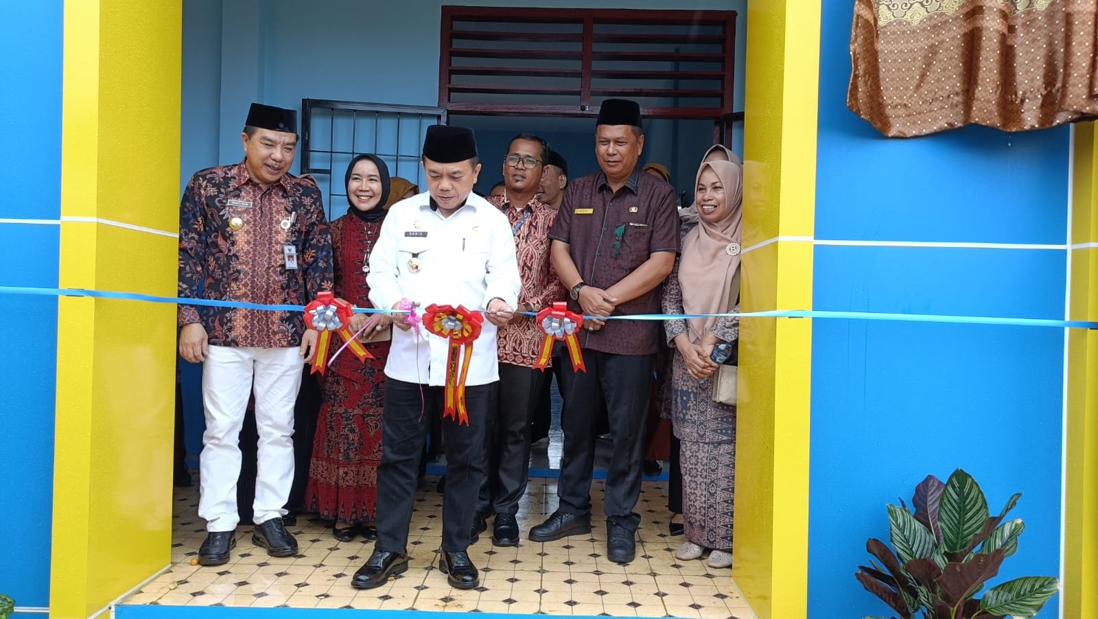 al haris resmikan gedung smk 15 merangin