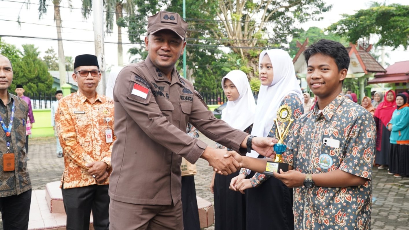 Kejati dan Disdik Jambi laksanakan upacara Hardiknas di SMAN 1 Kota Jambi