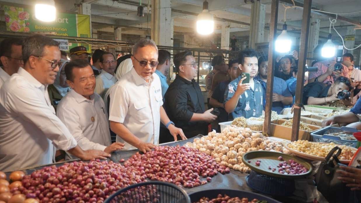 al haris dampingi zulhas tinjau pasar talang banjar