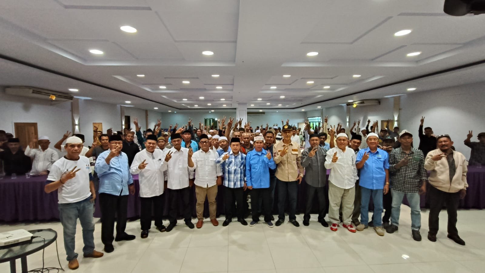 Silaturahmi calon GubernurJambi Al Haris bersama warga Kecamatan Pengabuan dan Senyerang, Tanjung Jabung Barat