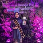 Bunda PAUD Provinsi Jambi Hj Hesnidar Haris usai menerima penghargaan Wiyata Dharma Madya dari Kemendikbud Ristek RI