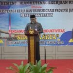 Pjs Gubernur Jambi, Sudirman saat penyerahan penghargaan poduktivitas Siddhakarya