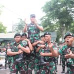 Danrem 042/Gapu Brigjen TNI Heri Purwanto usai memberikan pengarahan kepada prajurit Batalyon Infanteri 142/KJ