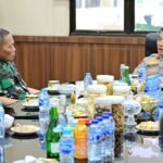 Danrem 042/Gapu Brigjen TNI Heri Purwanto bersama Kapolda Jambi Irjen Pol Drs. Rusdi Hartono