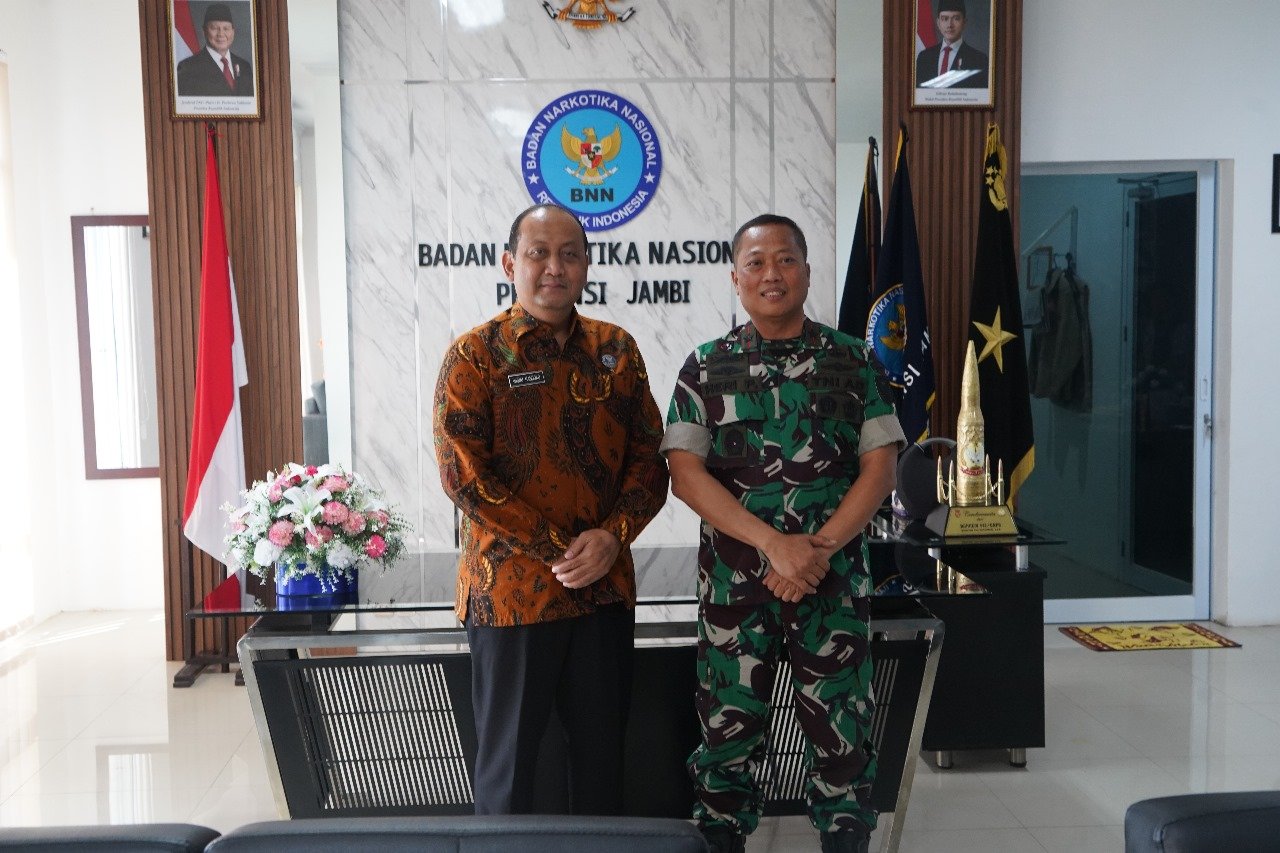 Kepala BNN Provinsi Jambi Brigjen Pol. Wisnu Handoko bersama Danrem 042/Gapu Brigjen TNI Heri Purwanto