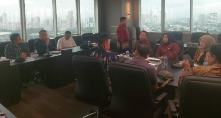 Suasana pertemuan pimpinan dan Komisi IV DPRD Provinsi Jambi bersama Komisi II DPR RI