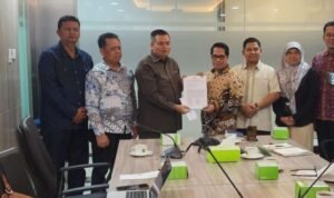 Pimpinan DPRD Kota Jambi saat bertemu perwakilan Kementerian ESDM