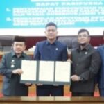 Pimpinan DPRD Provinsi Jambi bersama Gubernur Jambi Al Haris usai penandatangan kesepakatan Ranperda menjadi Perda