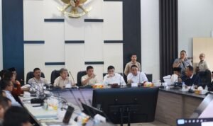 Audiensi asosiasi honorer dengan pimpinan dan anggota DPRD Provinsi Jambi