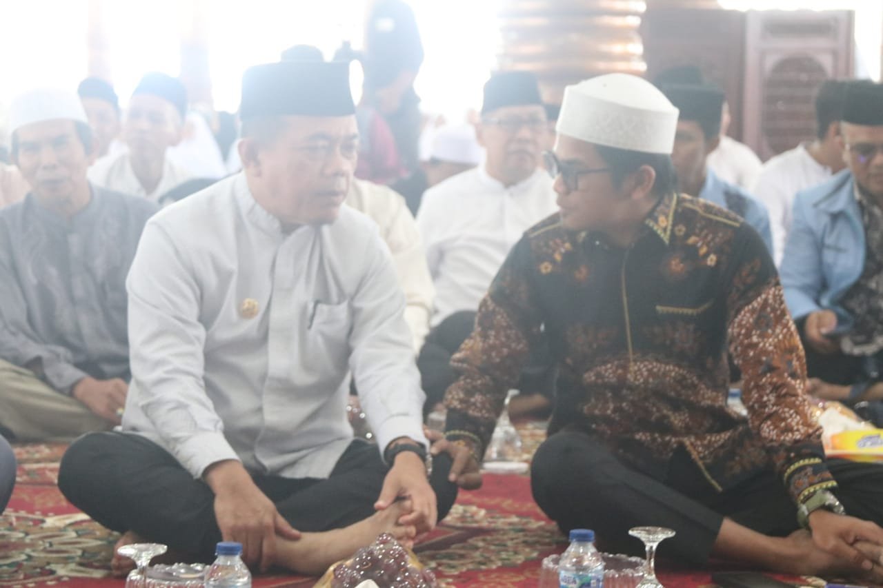 Gubernur Jambi Al Haris bersama Ustadz Anugrah Cahyadi, atau yang dikenal dengan Ustadz Ucay