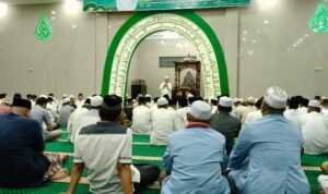 Gubernur Jambi Al Haris saat menggelar safari subuh di Masjid Shobahul Khoiriyah, Thehok, Kota Jambi