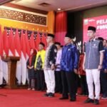 Wakil Gubernur Jambi Abdullah Sani saat mengukuhkan Pengurus FPK Provinsi Jambi periode 2024-2026