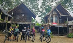 Foto bersama anggota JCC saat gowes ke Candi Muarojambi