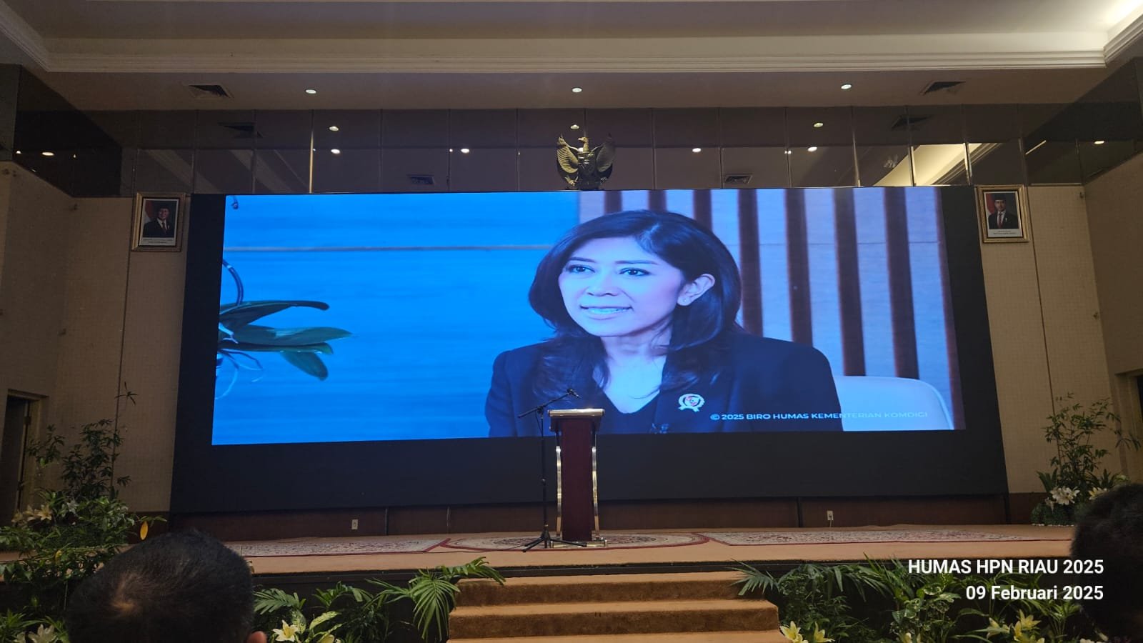 Menteri Komunikasi dan Digital (Menkomdigi) Meutya Hafid saat menyampaikan pidato di Hari Pers Nasional 2025 di Riau