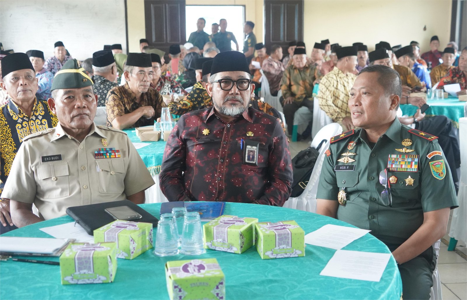 Danrem 042/Gapu Brigjen TNI Heri Purwanto bersama Sekda Provinsi Jambi saat menghadiri Musda PPAD