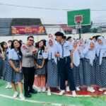 Kapolresta Jambi Kombes Pol Boy Sutan Binanga Siregar foto bersama pelajar SMA Unggul Sakti