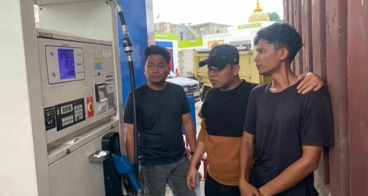 Pelaku saat diamankan petugas Polda Jambi