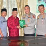 Karo Ops Polda Jambi Kombes Pol M. Edi Faryadi bersama Ketua MUI Provinsi Jambi Prof. H. Hasan