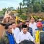 Gubernur Jambi, Al Haris meninjau jalan lintas Sumatra Jambi – Sumatera Barat yang putus di Kabupaten Bungo