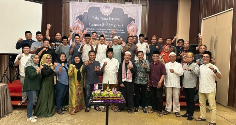 Ketua dan pengurus SMSI Jambi usai buka puasa bersama