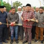 faried peresmian jembatan kampung bugis