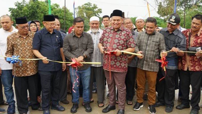 faried peresmian jembatan kampung bugis